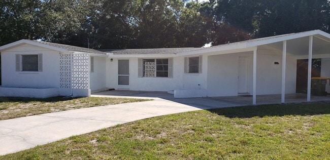 Building Photo - Centrally Located Sarasota 2-bedroom Home ...