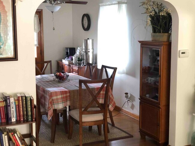 Dining Room - 707 Broadway Blvd