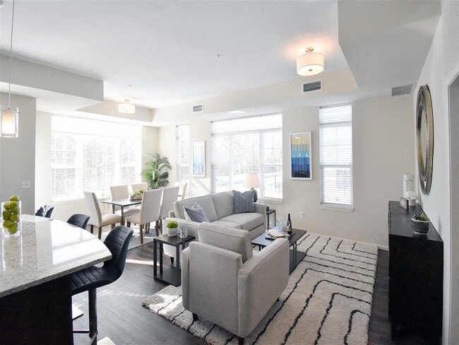 Photo - Oaks of Shorewood Apartments