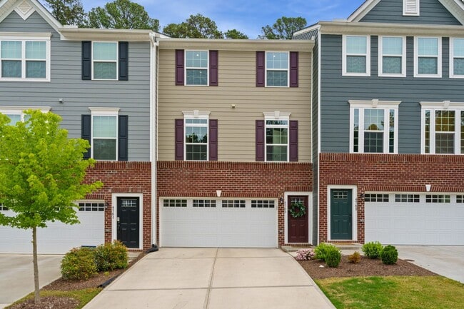 Charming Durham Townhome! - Charming Durham Townhome!