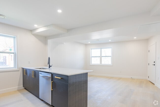 2BR, 1BA - 645SF - Kitchen