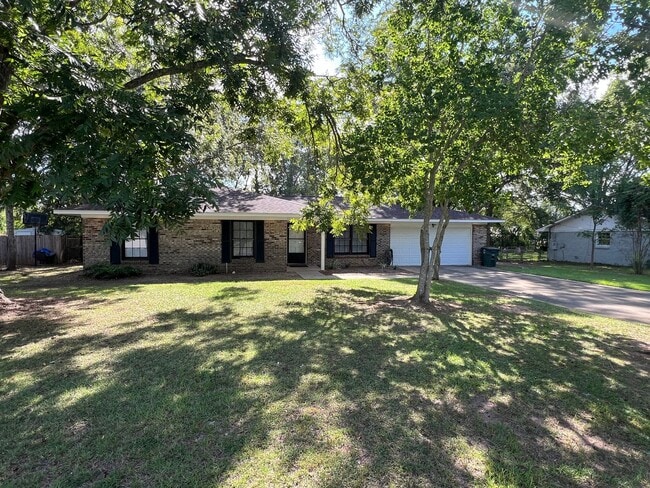 Building Photo - Available Now! Rental