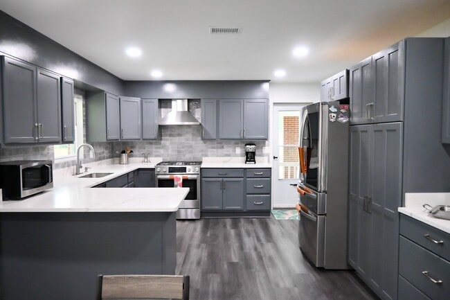 Photo - 414 E Bostic St