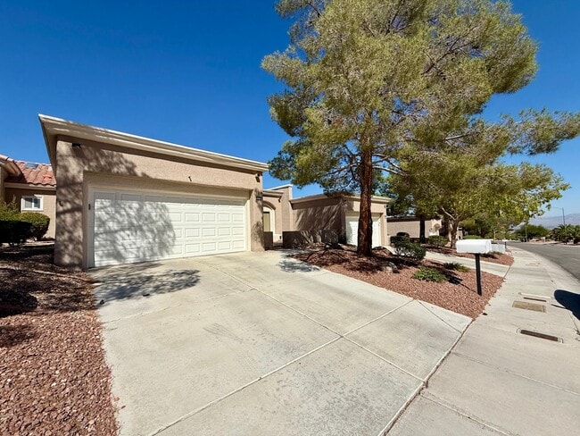 Photo - Spectacular furnished 2 bedroom townhouse ...