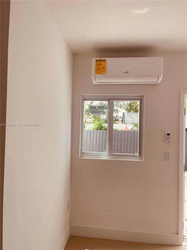 Photo - 931 Opa-locka Blvd Unidad 2