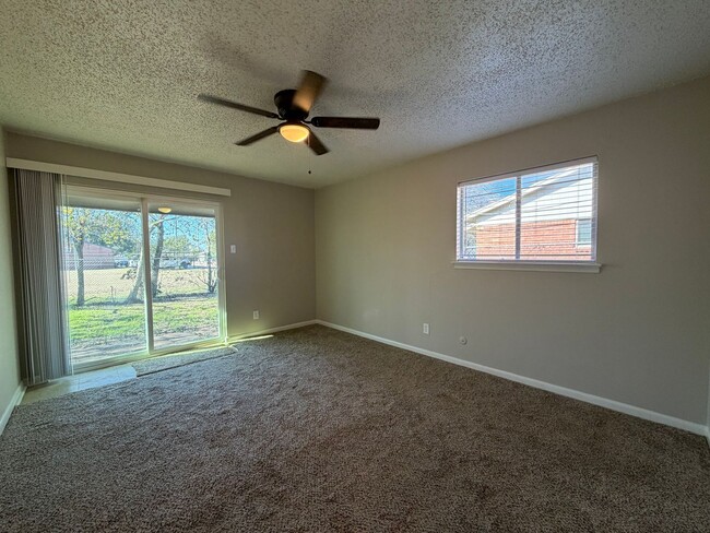 Photo - AVAILABLE NOW 2 BEDROOM 1 BATH DUPLEX IN CLEBURNE