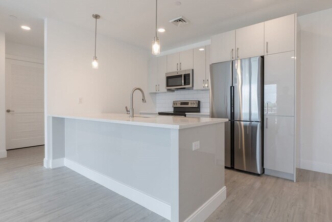 Building Photo - 42 N Beacon St Unit 505 Rental