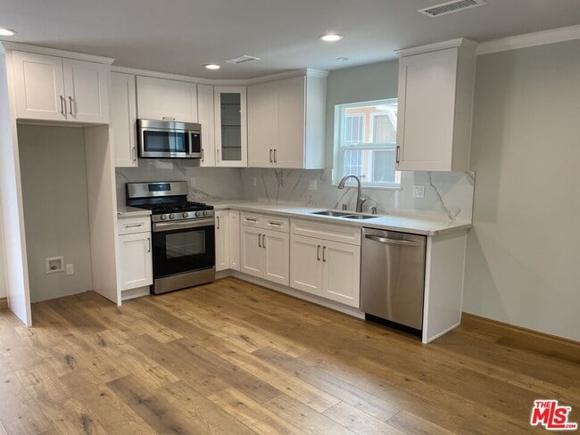 Photo - 5151 Nagle Ave