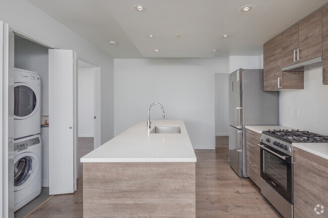 2BR, 2BA - 800SF
