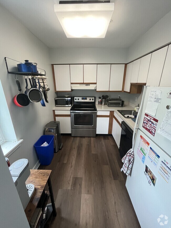 Building Photo - 104 Woodside Rd Rental