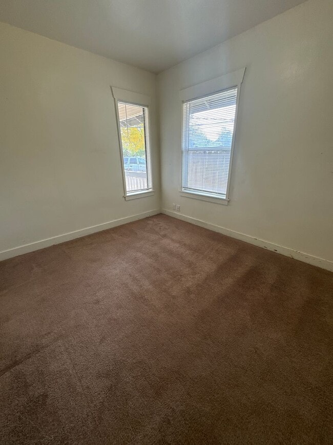 Photo - 225 SE 6th St