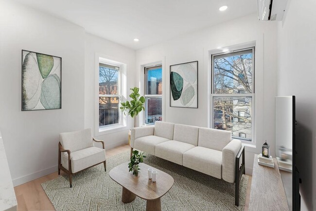 Building Photo - 306 Varick St Unit 3