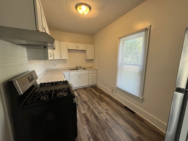Photo - Newly Remodeled 2-Bed, 1-Bath Home in Hami...