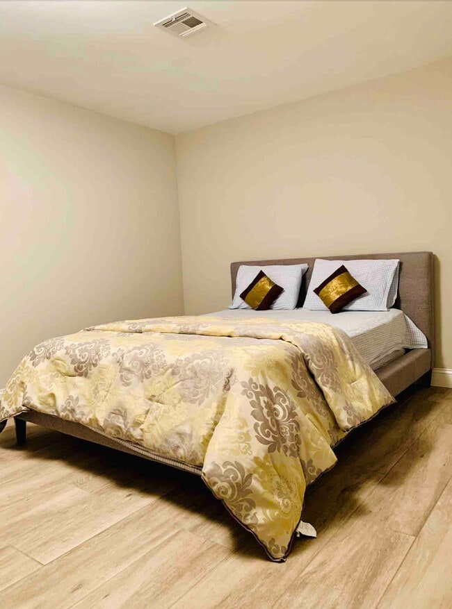 Dormitorio - 352 1st St