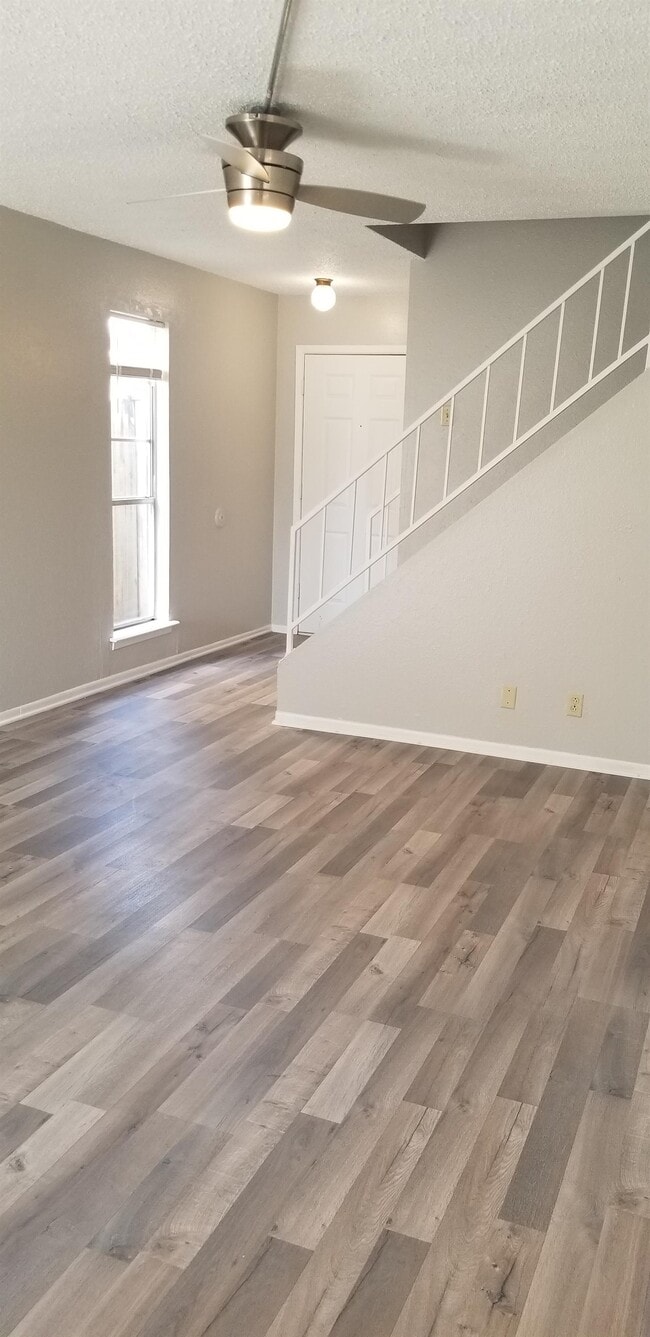 Photo - 1109 Wales Dr