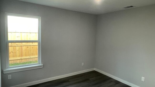 Photo - 8218 Crestview Dr