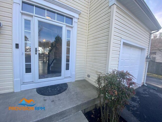 Photo - 106 Hanson Ct