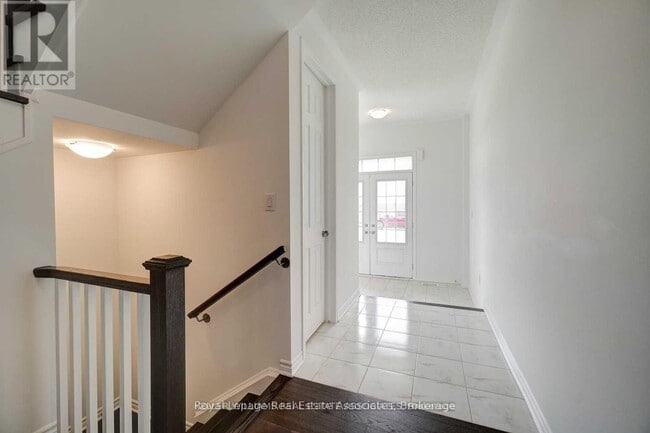 Photo - 359 Gordon Krantz Ave