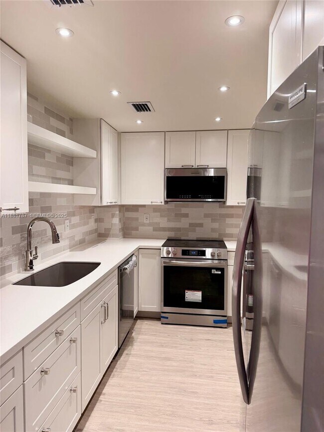 Photo - 90 Edgewater Dr Unidad 212