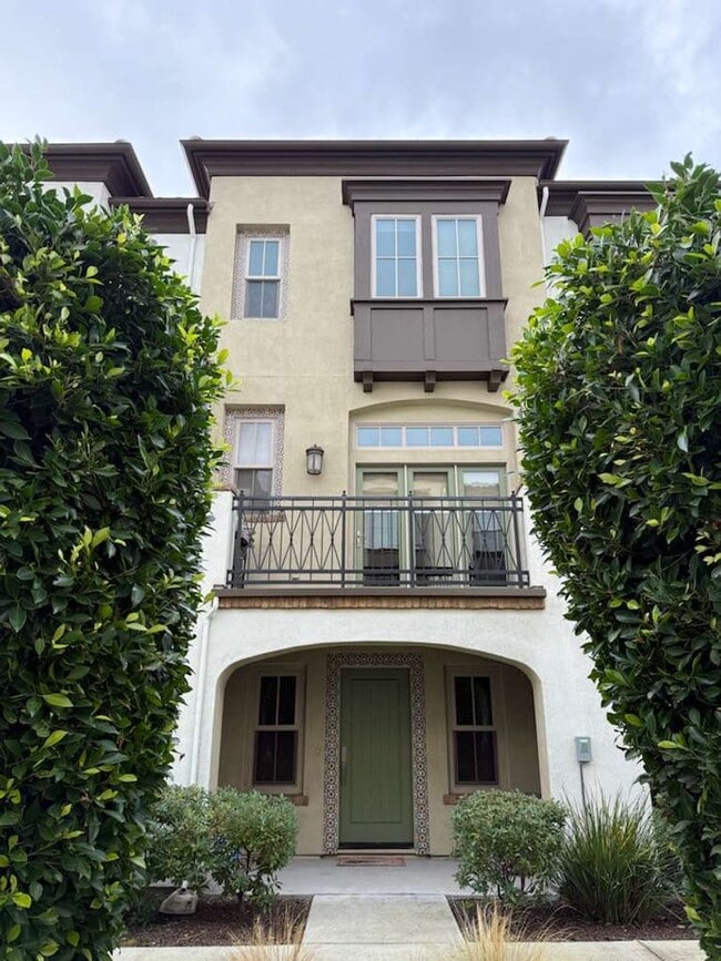 Building Photo - Bright & Well-Maintained Home in Prime Mountain View Location!