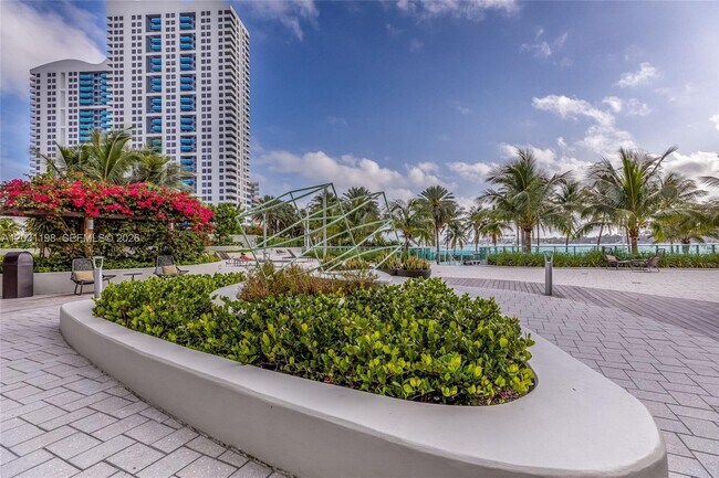 Photo - 1500 Bay Rd Unidad 718S