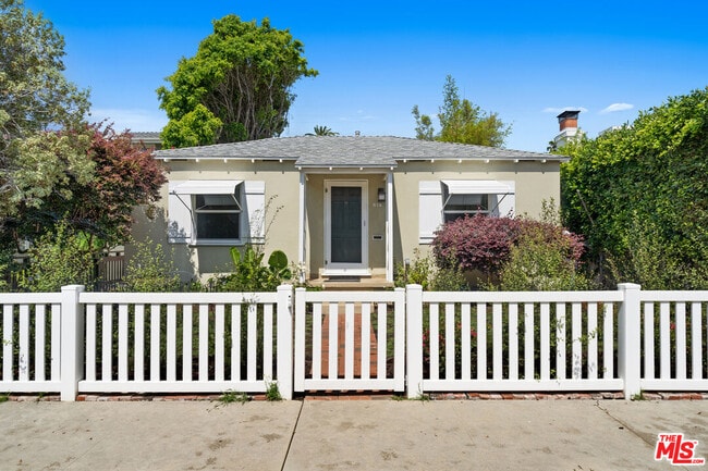 Building Photo - 815 Crestmoore Pl