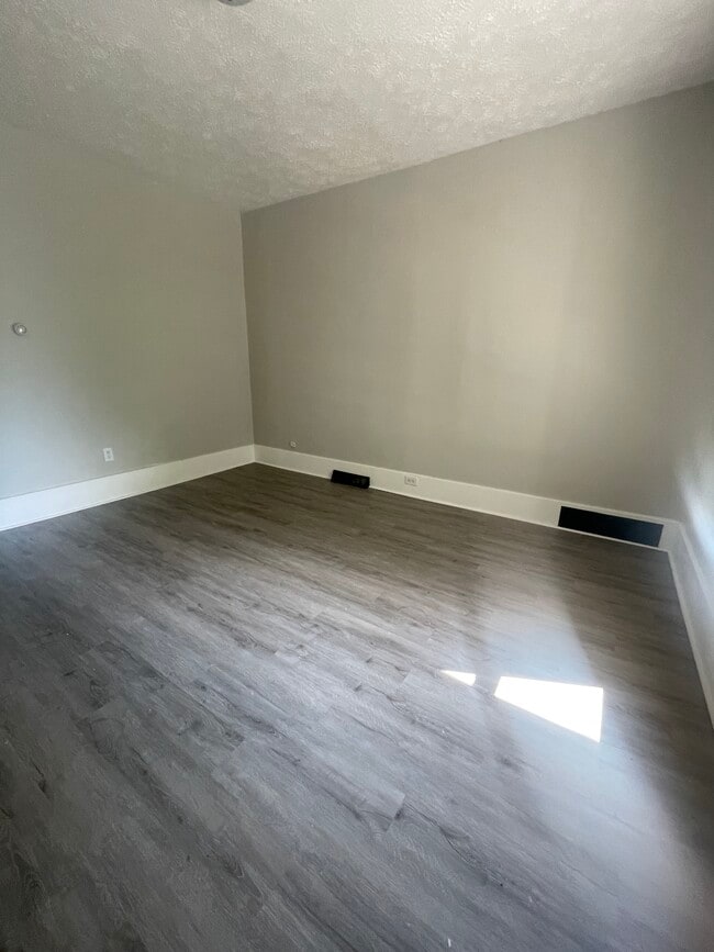 Living Room - 50 Rowland Ave Unit 50 Rowland