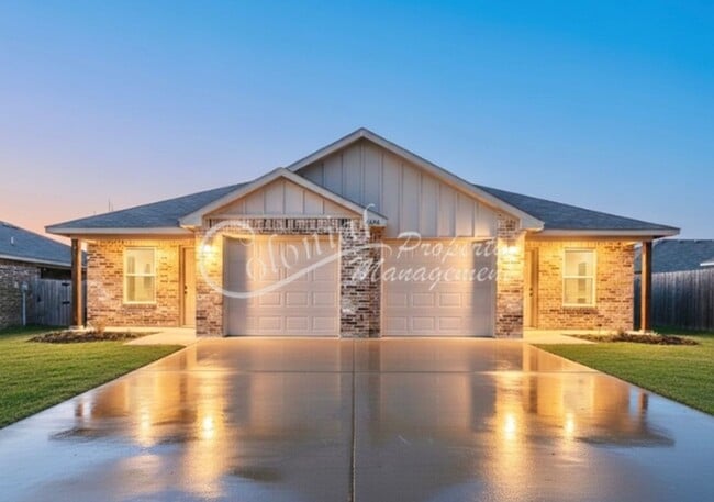 Building Photo - AVAILABLE SOON! *MORE PHOTOS COMING SOON* (SECTION 8 ACCEPTED)