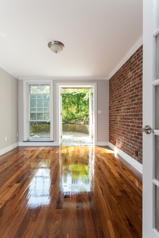 Building Photo - 350 W 21st St Rental