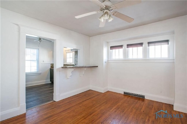 Photo - 1715 Perth St