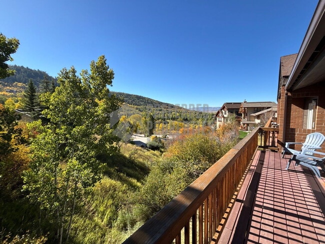 Photo - 2930 Alpenglow Way