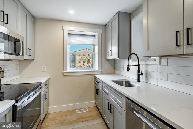 Photo - 530 Washington Ave Unit 1