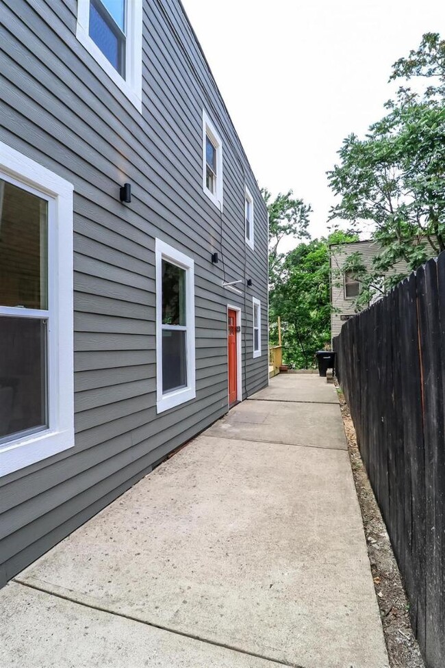 Photo - 2141 Rice St