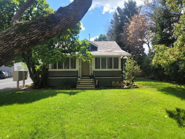 Photo - Redwood Glen Apartments