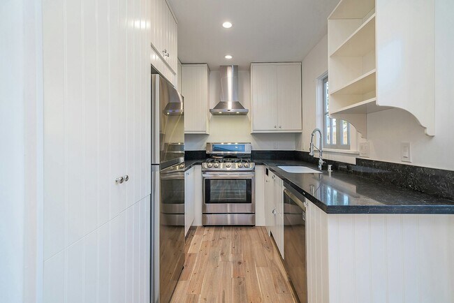 Photo - 511 Micheltorena St