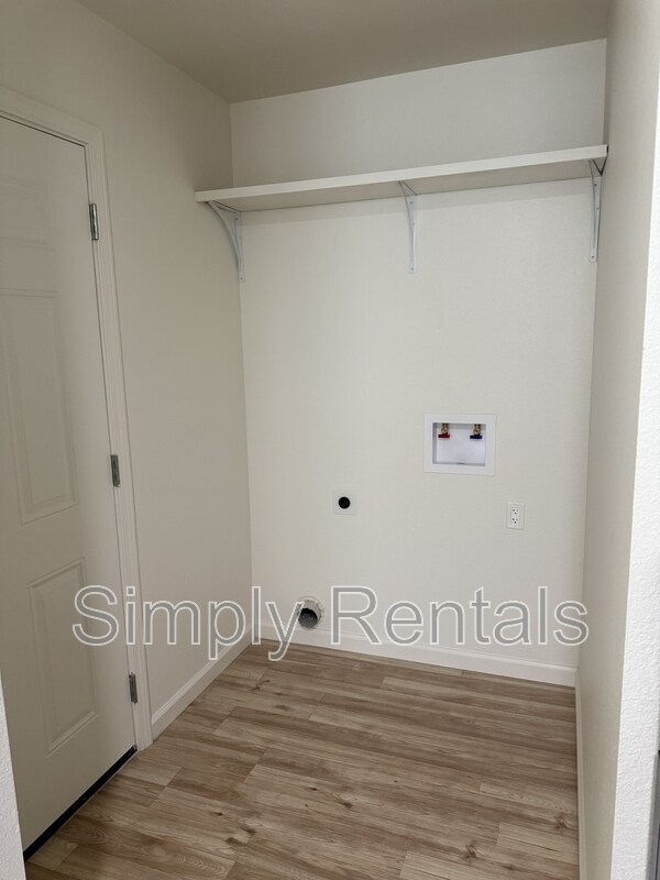 Photo - 831 Fisher St