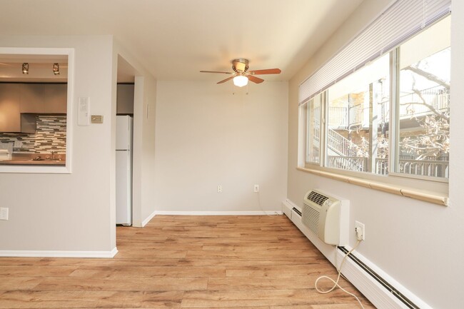 Building Photo - 809 N Dexter St Unit 307
