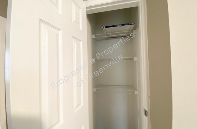 Photo - 2 N Beacon St