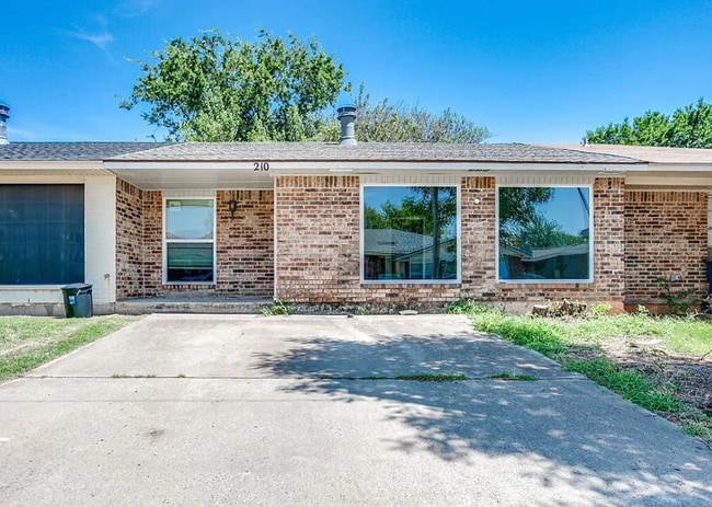 Photo - 210 Kathleen Dr