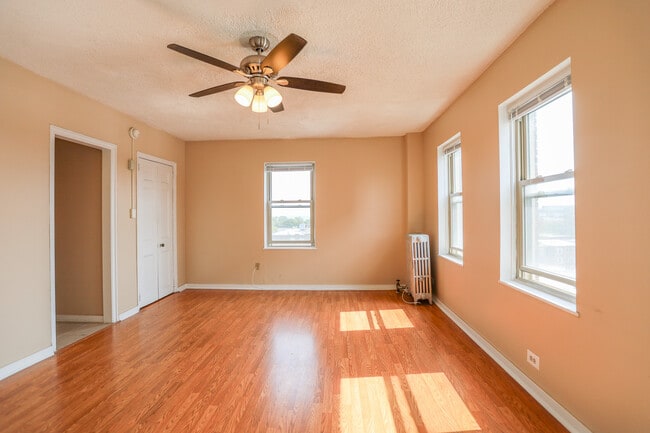 Photo - 911 W Lawrence Ave Unit #501