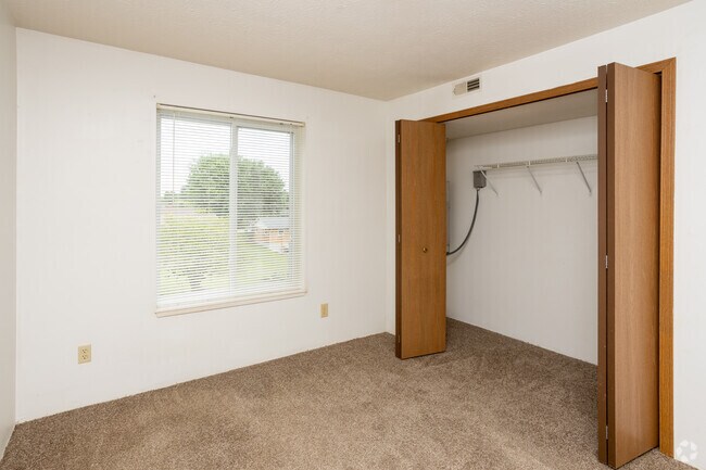 2BR, 1BA - 960 SF - Bedroom