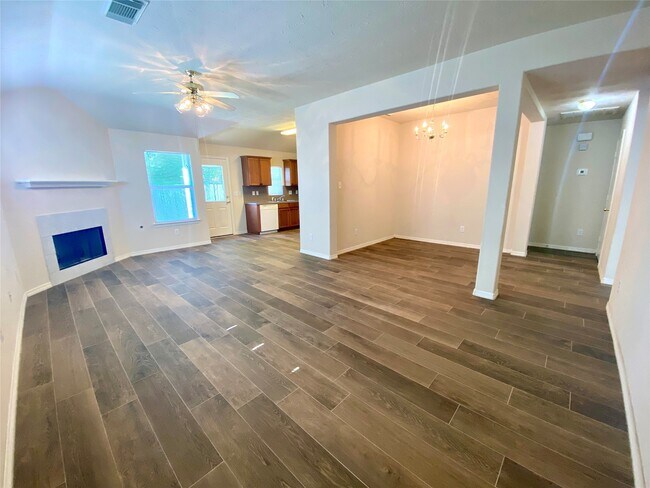 Photo - 5005 Deer Path Dr