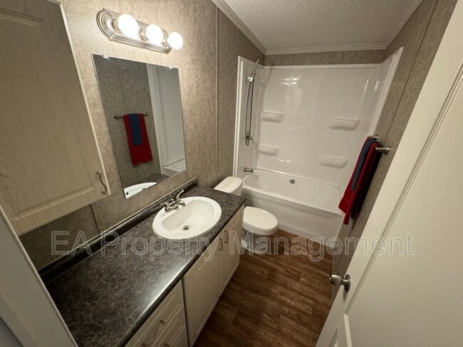 Photo - 7608 Leanne St NE