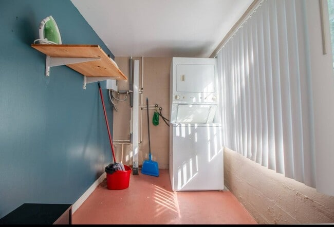 Photo - 1815 Larkin Ave