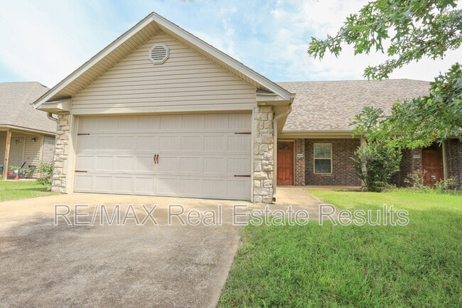 Building Photo - 3600 SW Deerfield Blvd Unit 2 Rental