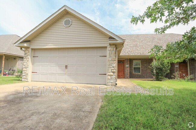 Building Photo - 3600 SW Deerfield Blvd Unit 2 Rental