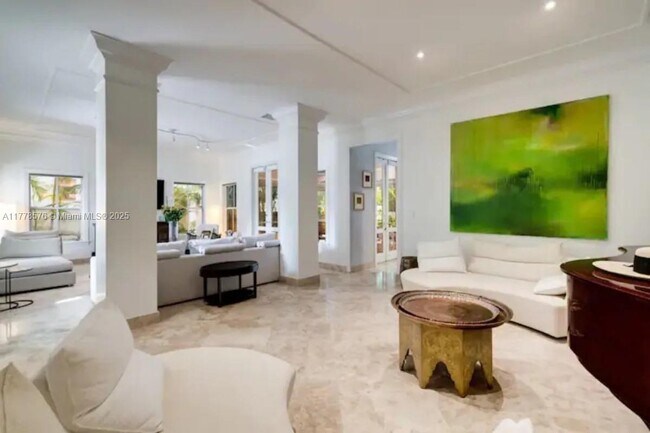 Photo - 1725 Tigertail Ave