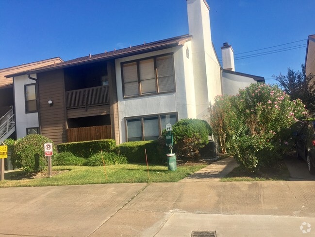 Building Photo - 8020 Braesmain Dr Unit Medical Center Houston TX Rental