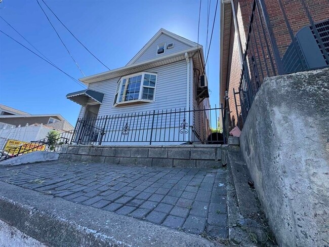 Photo - 8906 Tonnelle Ave