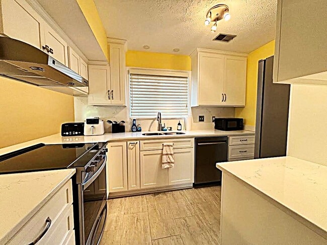 Photo - 5 The Corners